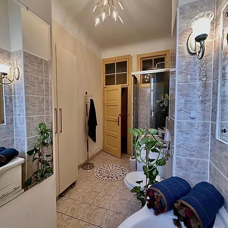 Exclusive Chmielna Street 95m2 Apartment