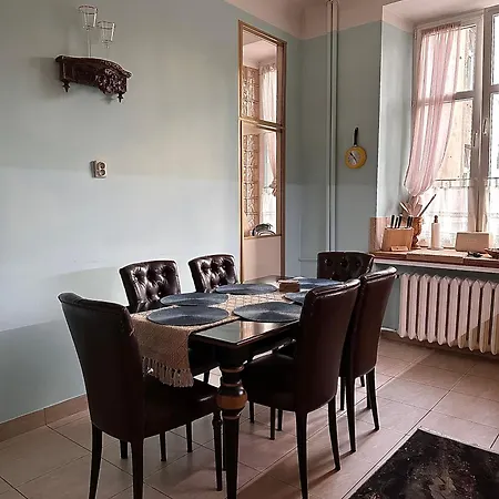 Exclusive Chmielna Street 95m2 Apartment Warsaw