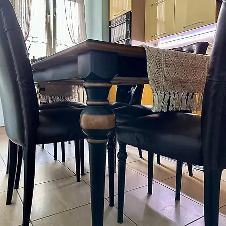 Exclusive Chmielna Street 95m2 Apartment