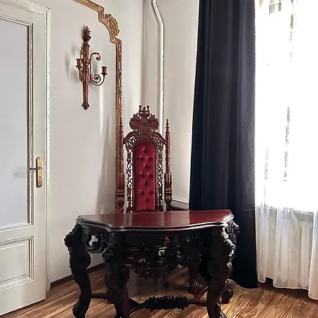 Exclusive Chmielna Street 95m2 Warsaw